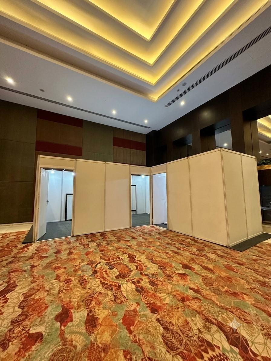 Octonorm VIP Lounge Enclosure